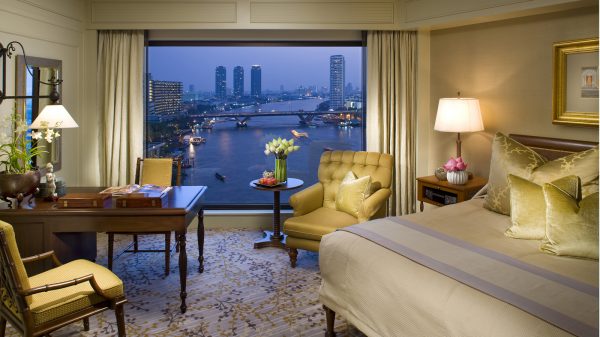 TRAVEL Hotels Bangkok Mandarin Oriental Deluxe Room 1600x960 1 1