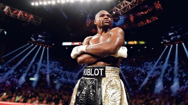 NEWS Mayweather Returns to The Ring Display