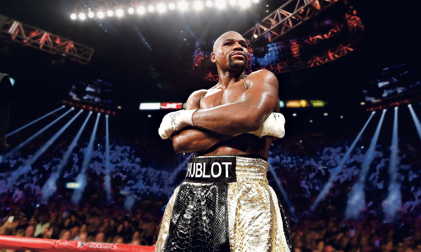 NEWS Mayweather Returns to The Ring Display