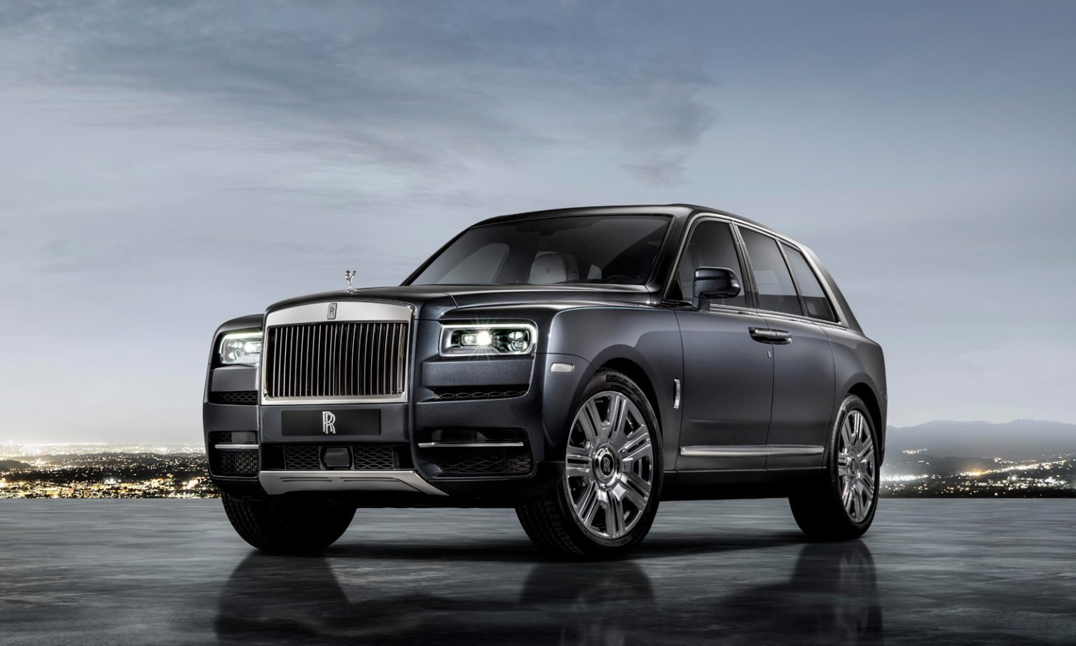 RollsRoyce Luxury SUV Arrives The 19th Hole Magazine