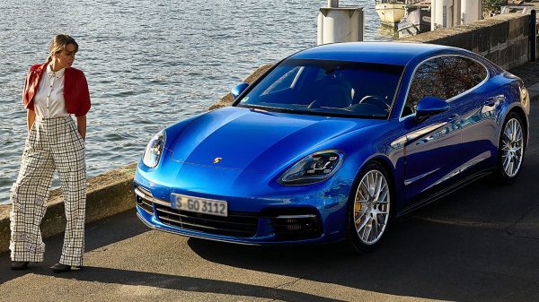 The new Porsche Panamera 4S display new